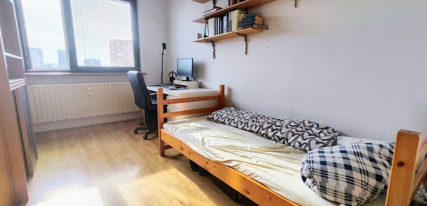 3 izb. na začiatku Petržalky Hálová s nepriechodnými izbami