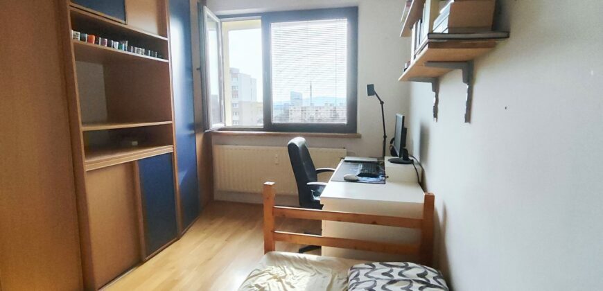 3 izb. na začiatku Petržalky Hálová s nepriechodnými izbami