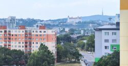 3 izb. na začiatku Petržalky Hálová s nepriechodnými izbami