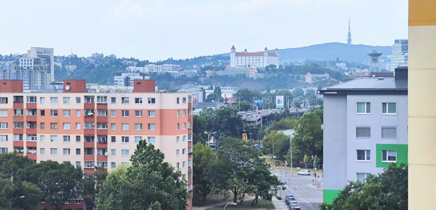 3 izb. na začiatku Petržalky Hálová s nepriechodnými izbami
