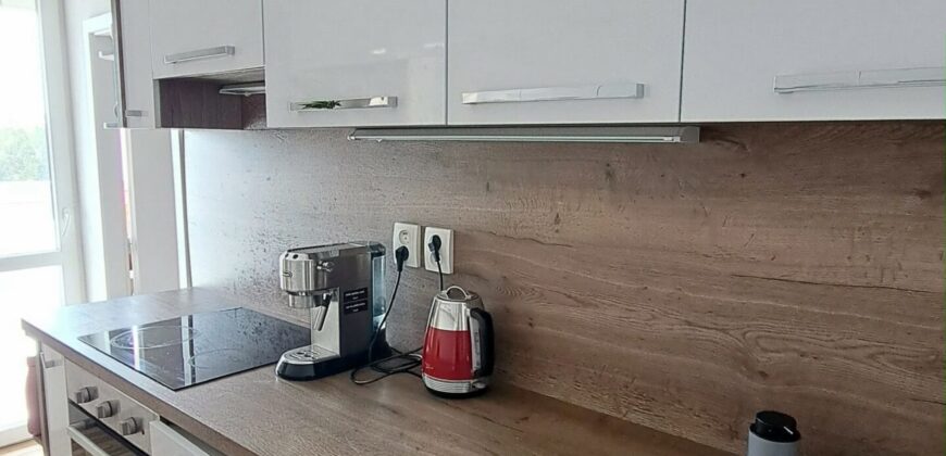 Menší 2 izb. Martinčeková kompletne zariadený